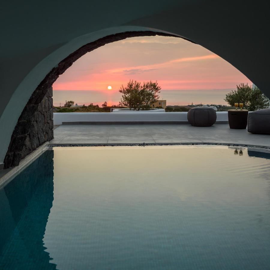 Este Luxury Suites Фира Екстериор снимка