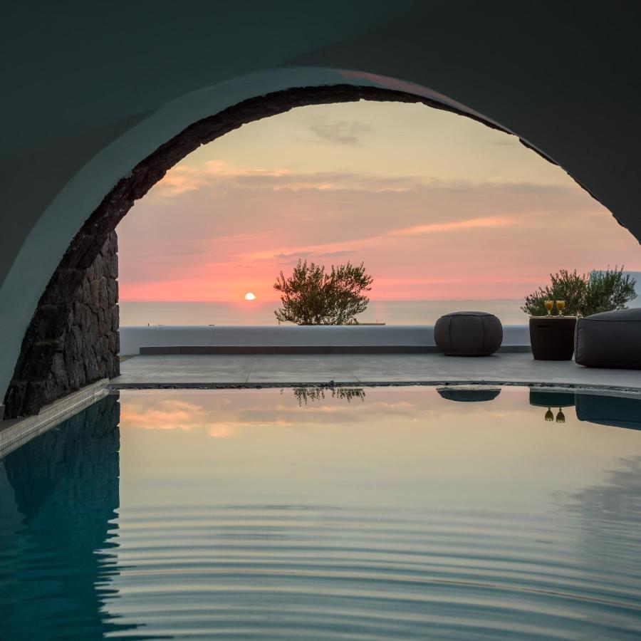Este Luxury Suites Фира Екстериор снимка